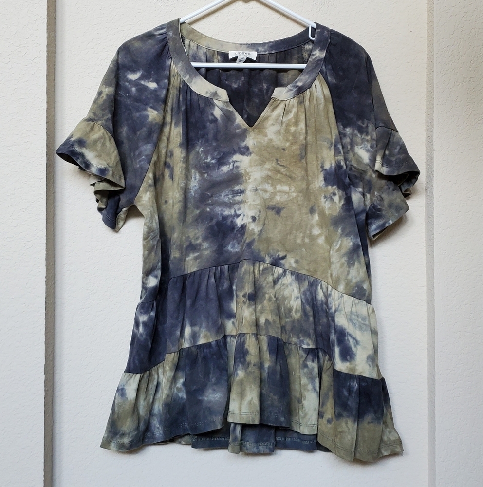Umgee Ruffled Sleeve Tiered Tie-Dye Blouse. Size Medium